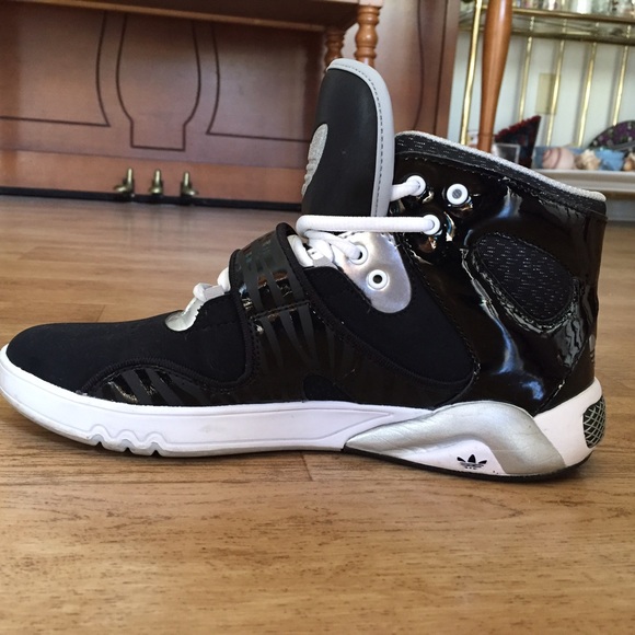 🚨SOLD🚨Adidas Hightops - Picture 3 of 4