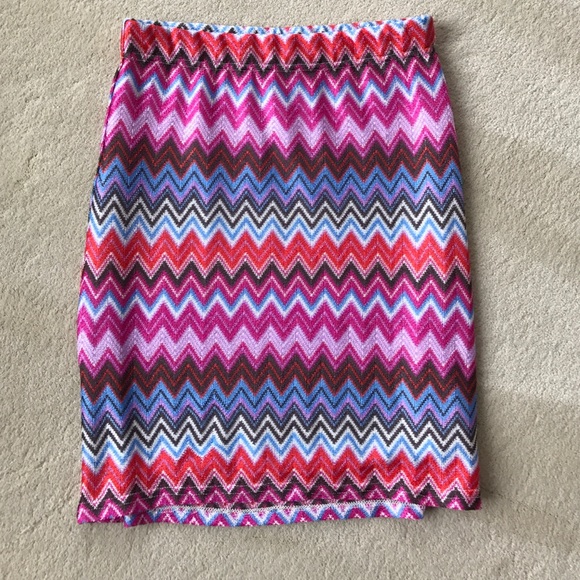 Kimmy Zigzag Skirt by Motel - Picture 3 of 4