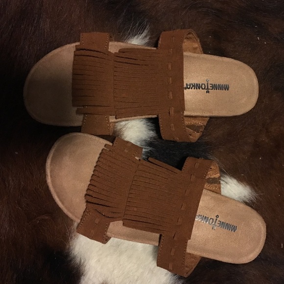 Minnetonka Daisy Sandals Size 8