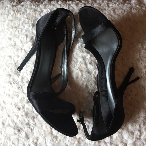 Cathy Jean- Black heels 😍👑