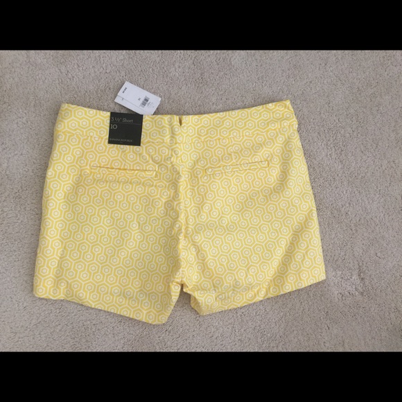 NWT Banana Republic Yellow Shorts. Size 10. - Picture 2 of 3