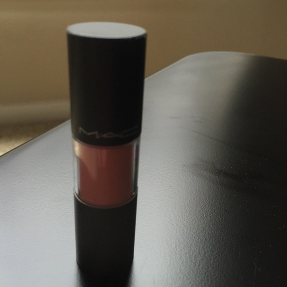 Mac pink lipgloss