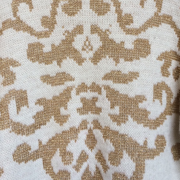 Pretty sparkly sweater! - Picture 2 of 2