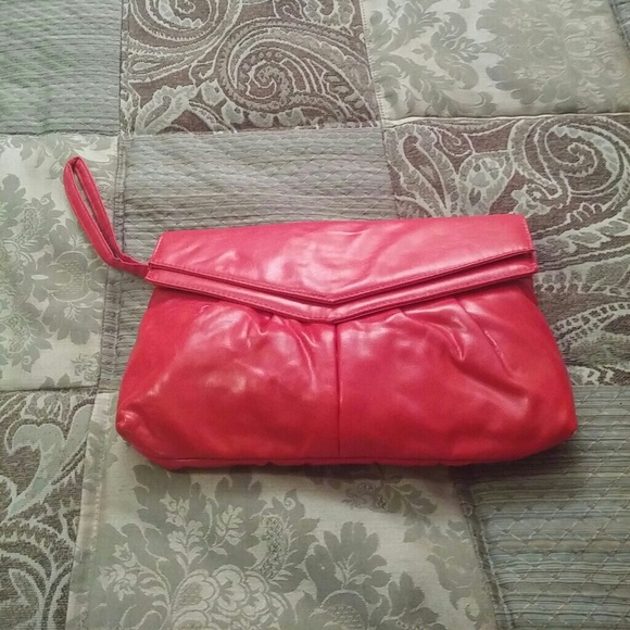 Red clutch