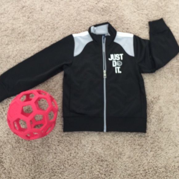 Nike boys size 7 zip up jacket