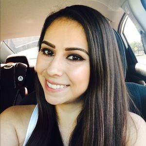 Meet your Posher, Yesenia