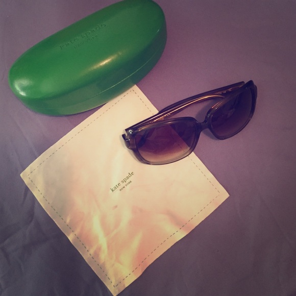 Super sale! Kate spade sunnies 😍
