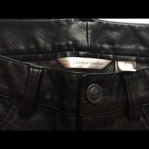 LC- Black Faux Leather Skinny Pant- Size: 2