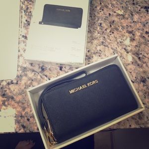 🎉Black wallet Micheal Kors❤️