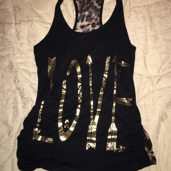 Selling Top shirt 👚