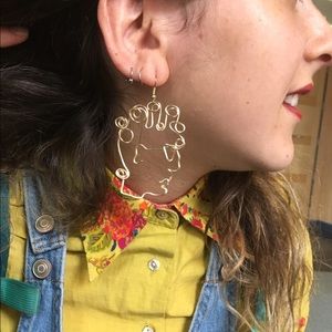 Old lady profile gold wire earrings