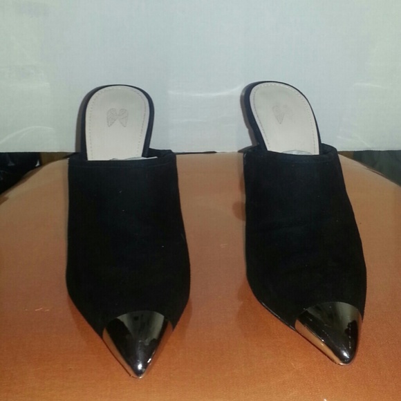 Victoria Secret size 9 Black Velvet shoe