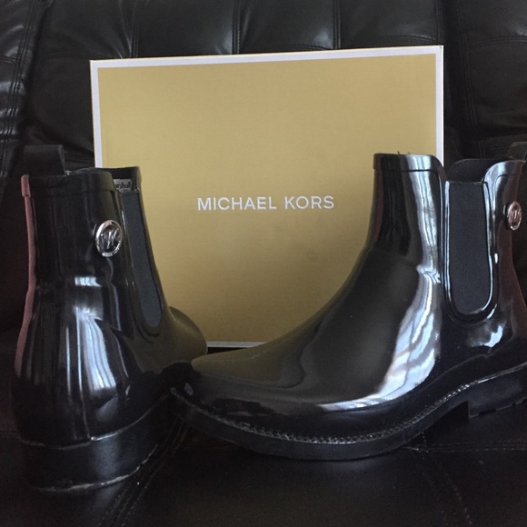 MK Michael Kors Rainbootie