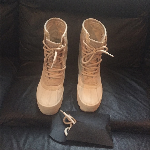 ADIDAS  YEEZY BOOST 950 BOOT - Picture 2 of 4