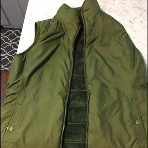 Womans hunter green north face vest