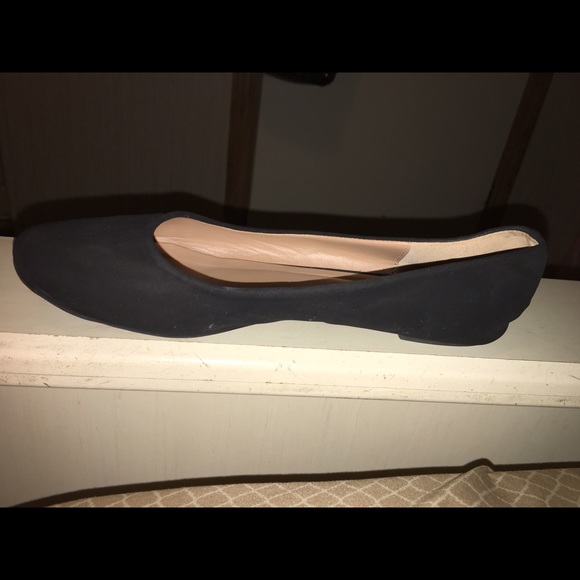 Selling black flats only use once 👌🏻
