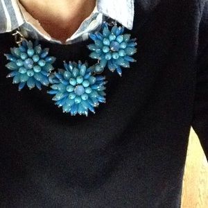 ❤️SALE❤️Banana republic flower statement necklace