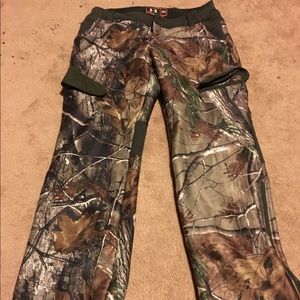 Women's Camouflage warm weather hunting pants.