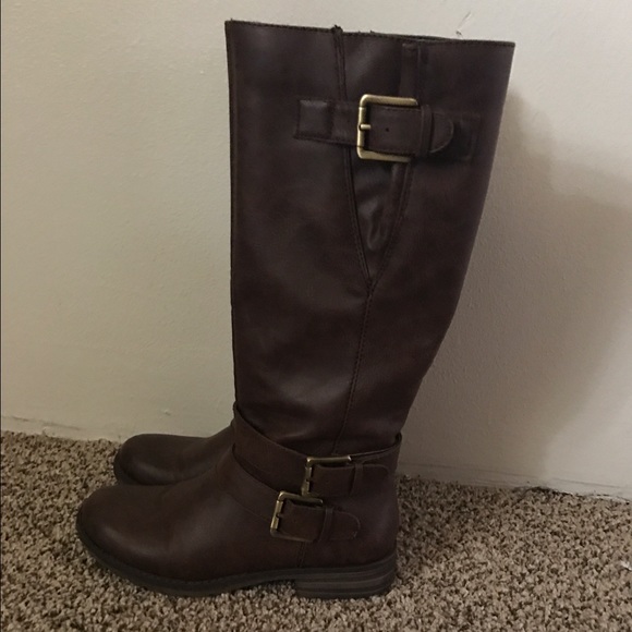 Size 6 brown leather boots!