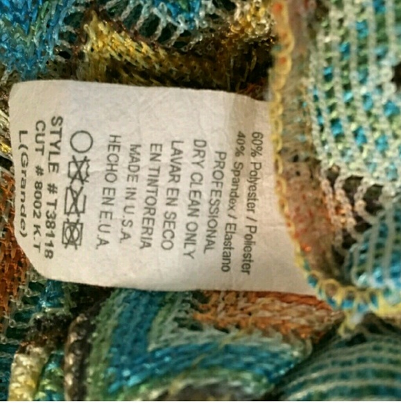 🆑earance! Woven Holter Top (Gently Preloved) - Picture 3 of 3