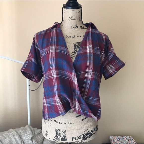 NWT Cropped plaid Blouse - Picture 2 of 3