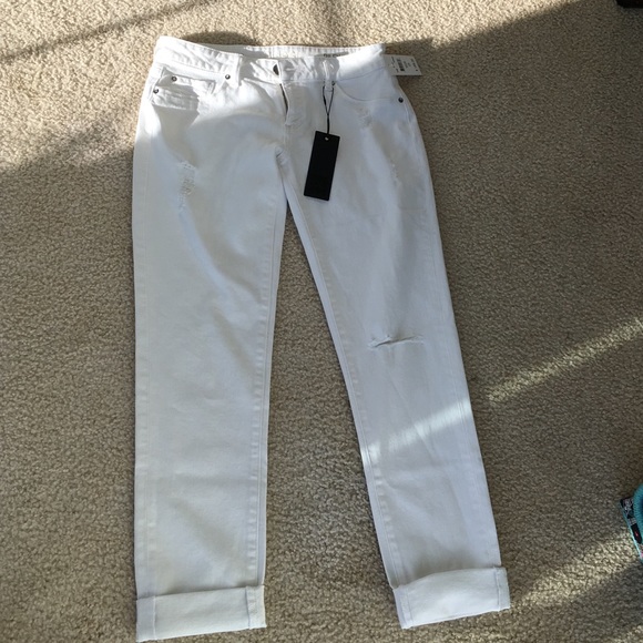 White cropped jeans