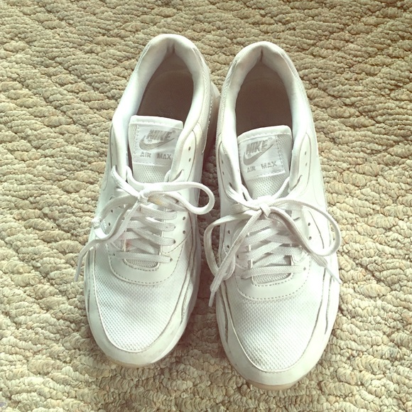 White Nike Air Max