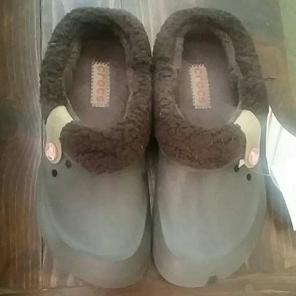 Size 7 cozy brown crocs