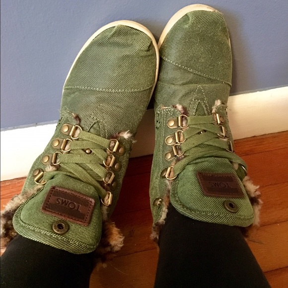 Cheetah Print Lined Green Toms