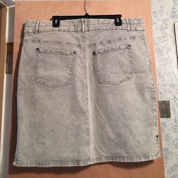 Grey Stonewashed Denim Skirt - Picture 2 of 2