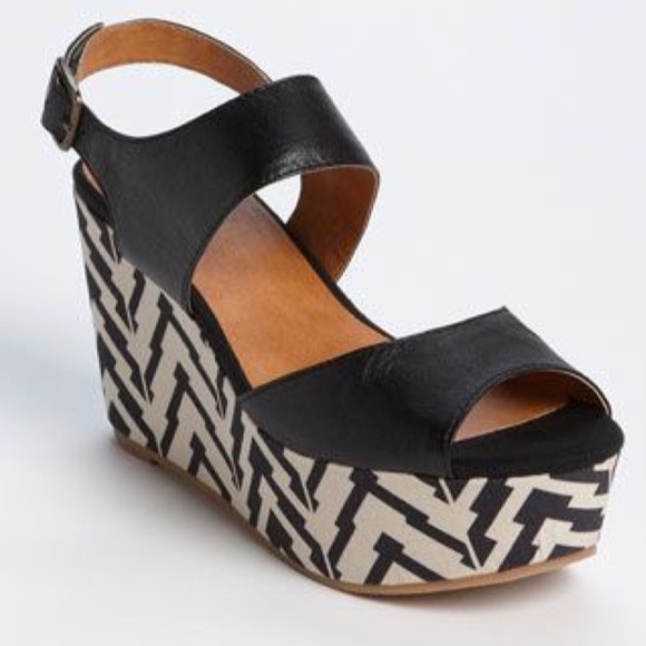BC Eagle Eyes Wedge Sandal
