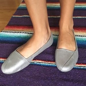 Silver Volcom flats!