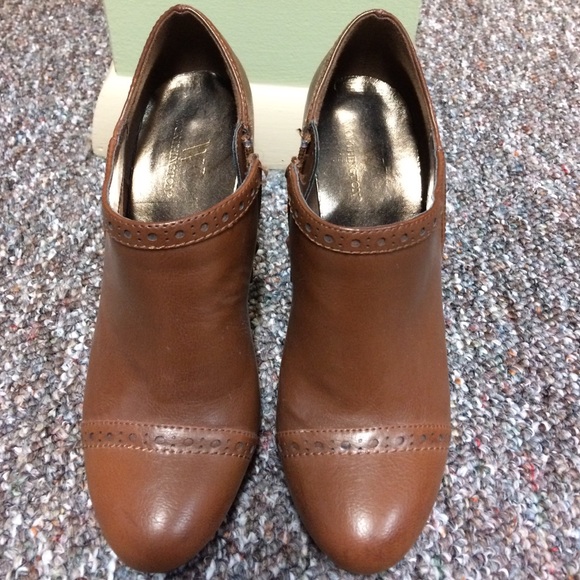Cognac booties