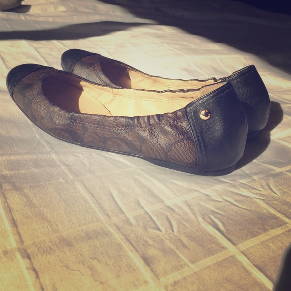 Gorgeous and Comfortable Brown Coach Flats!