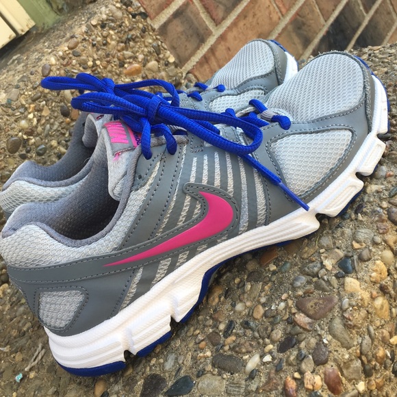 Women's Nike brand tennis shoes.