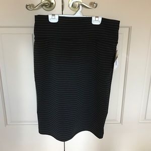 *NWT* LulaRoe Large Cassie skirt