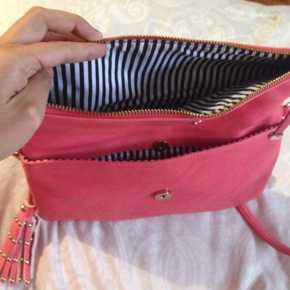 REDUCED: Pink Crossbody Bag 👛 - Picture 2 of 4