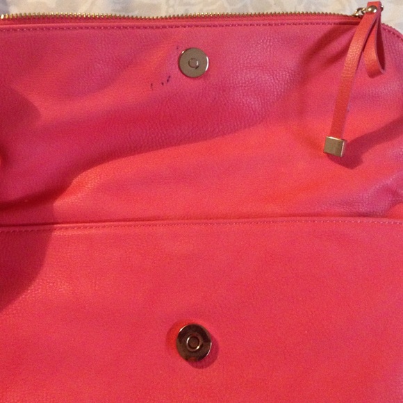 REDUCED: Pink Crossbody Bag 👛 - Picture 4 of 4