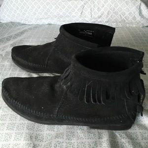 Minnetonka black suede boots