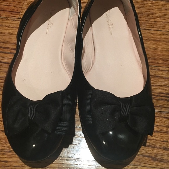 Black shiny flats in perfect condition!