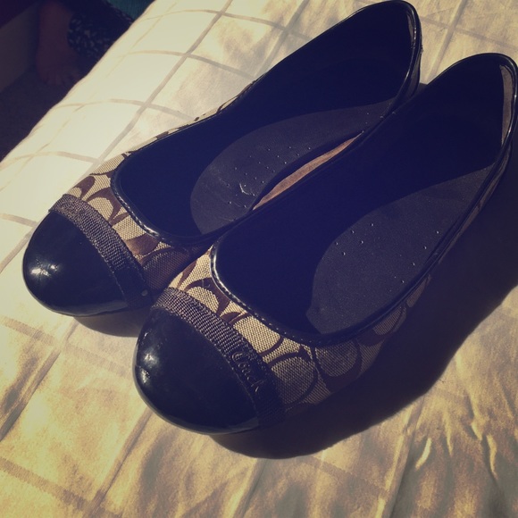 Super Cute Coach Flats, Brown with Lots of Detail