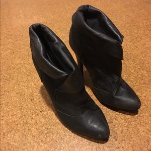 Black qupid ankle booties