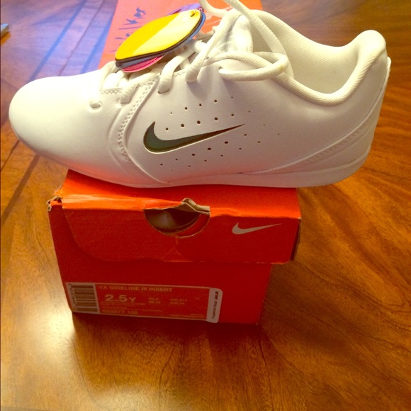 Girls Nike cheer shoe size 2.5