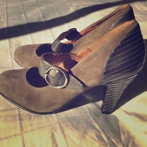 Women's Brown "Sofft" Brand Heels!