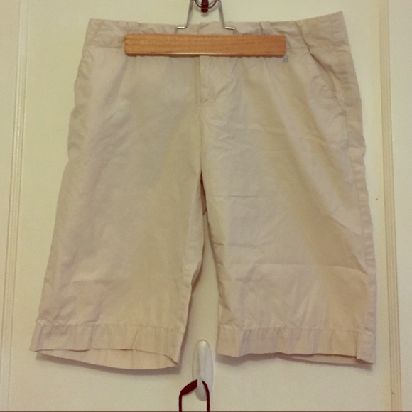 🌟Old navy khaki prep bermuda shorts uniform🌟
