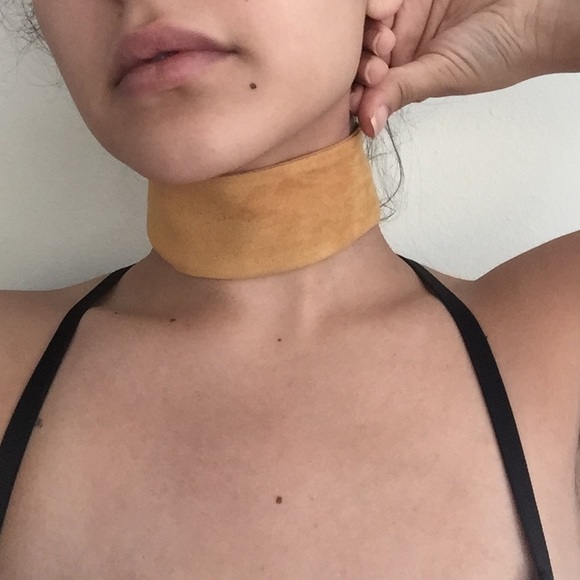 Velvet choker never worn