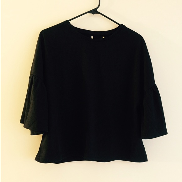CLimport Ruffle flowy sleeve black blouse top