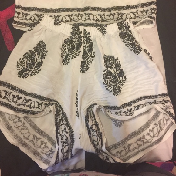 Two piece set - Picture 2 of 4