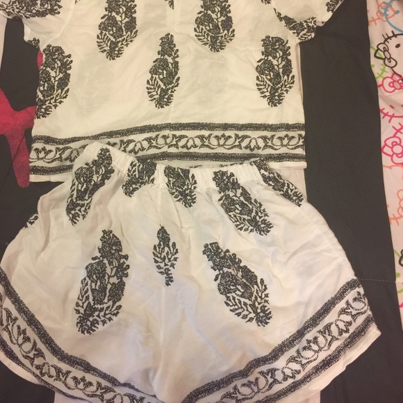 Two piece set - Picture 3 of 4