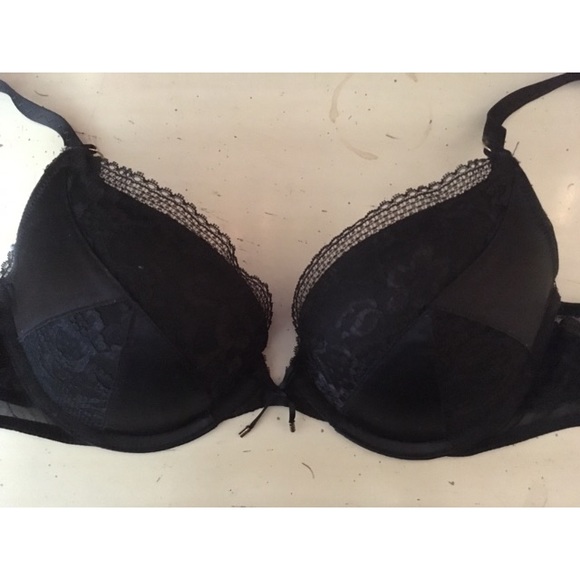 Black VS Bra